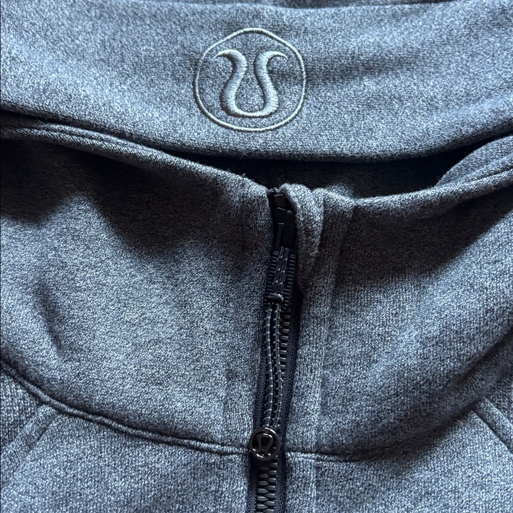 lululemon athletica grey scuba cropped m/l - Picture 2 of 3